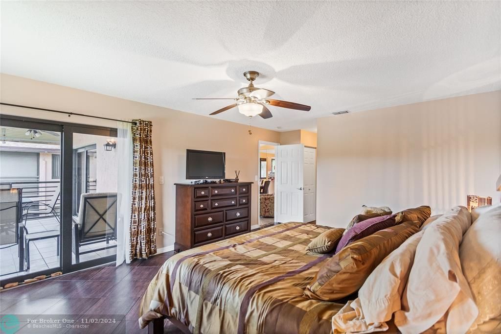 For Sale: $359,900 (2 beds, 2 baths, 1380 Square Feet)