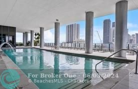 Active With Contract: $534,700 (2 beds, 2 baths, 882 Square Feet)