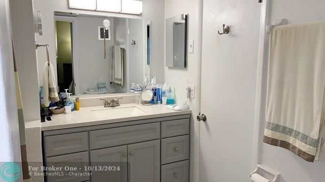 For Sale: $159,000 (1 beds, 1 baths, 709 Square Feet)