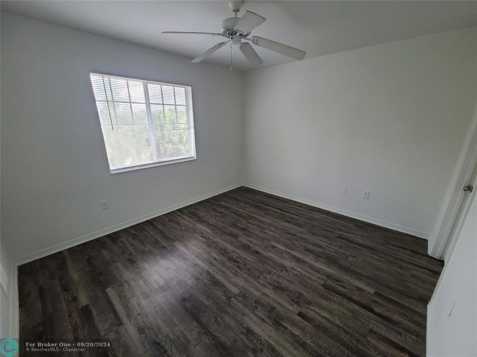 Active With Contract: $1,695 (1 beds, 1 baths, 740 Square Feet)