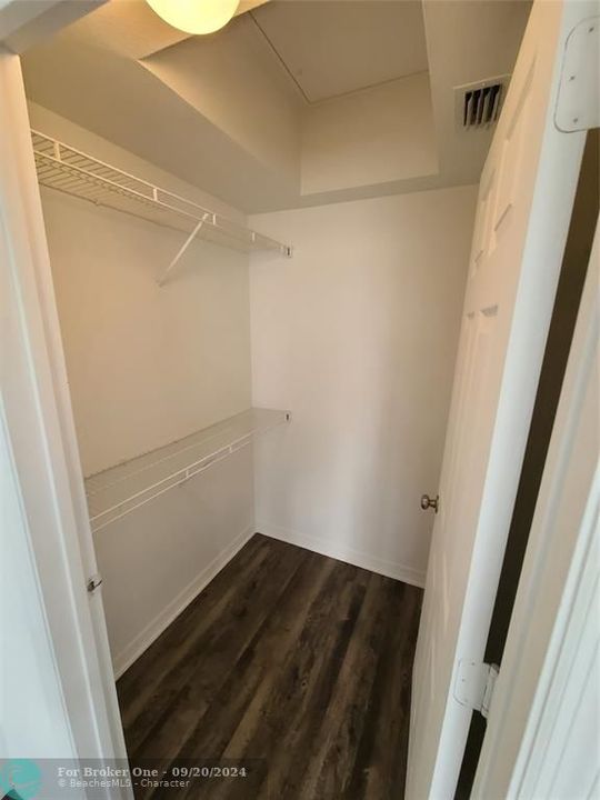 Active With Contract: $1,695 (1 beds, 1 baths, 740 Square Feet)