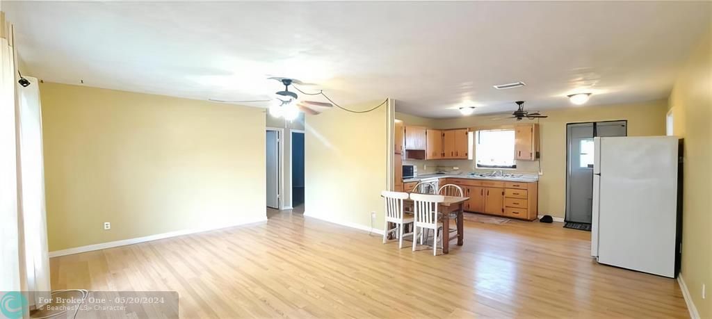 For Sale: $245,000 (2 beds, 1 baths, 1323 Square Feet)