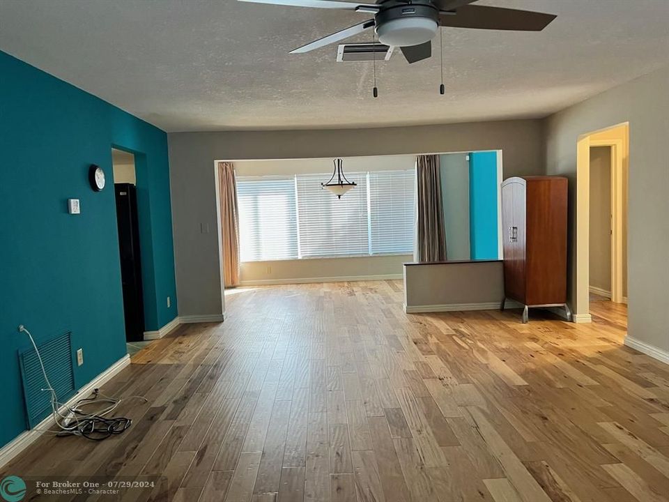 Recently Rented: $2,200 (2 beds, 2 baths, 1400 Square Feet)