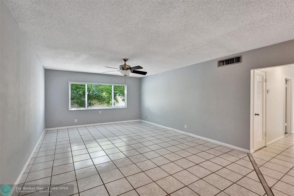 For Sale: $209,900 (2 beds, 2 baths, 1100 Square Feet)