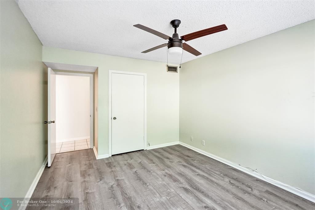 For Sale: $209,900 (2 beds, 2 baths, 1100 Square Feet)