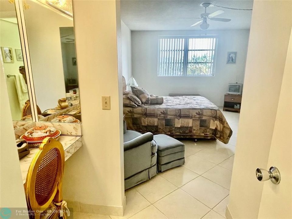 For Sale: $129,900 (1 beds, 1 baths, 768 Square Feet)