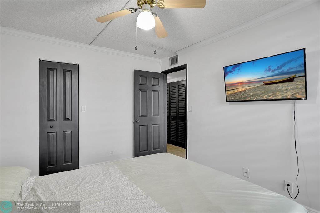 For Sale: $205,000 (2 beds, 2 baths, 1013 Square Feet)