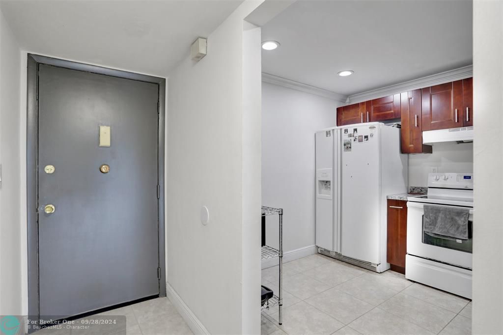 For Sale: $205,000 (2 beds, 2 baths, 1013 Square Feet)