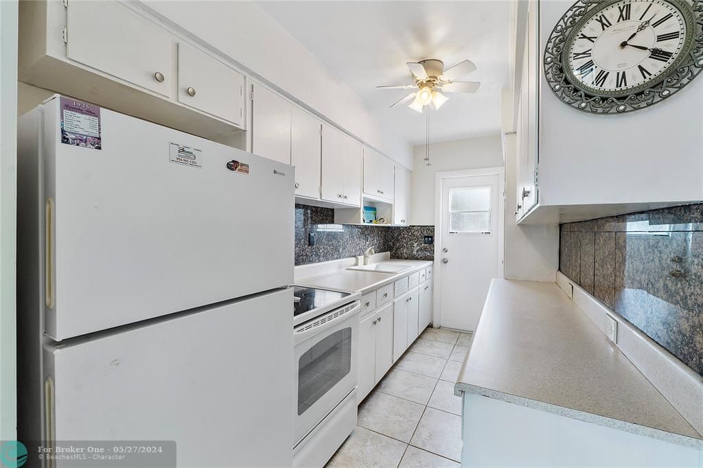 For Sale: $229,000 (1 beds, 1 baths, 575 Square Feet)