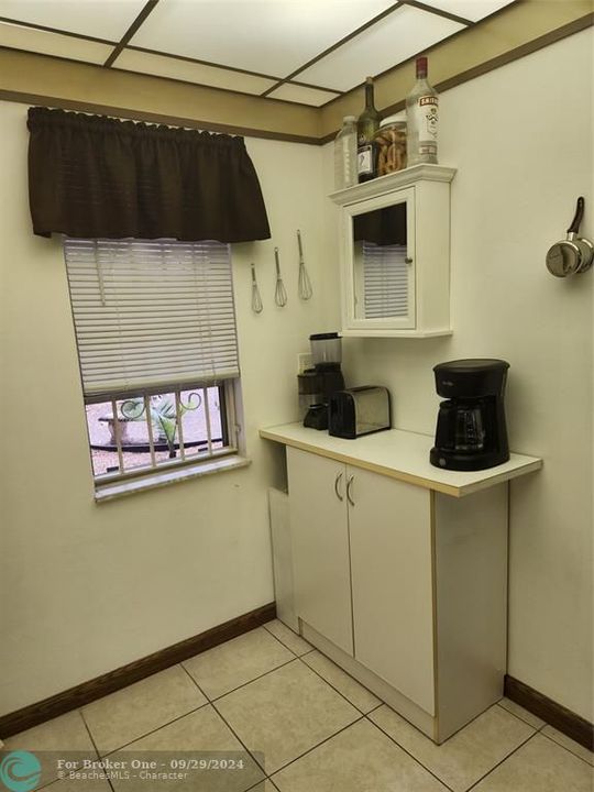 For Sale: $88,000 (1 beds, 1 baths, 748 Square Feet)