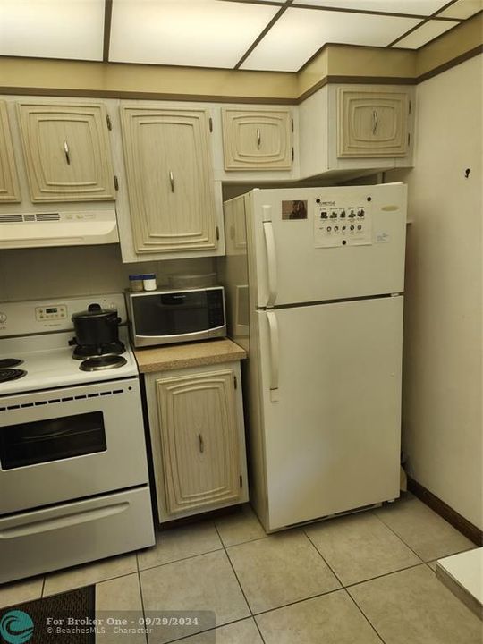 For Sale: $88,000 (1 beds, 1 baths, 748 Square Feet)