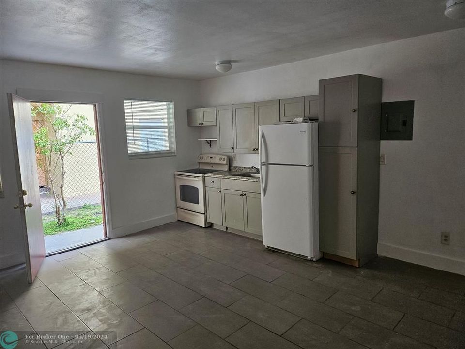 Recently Sold: $1,900 (1 beds, 1 baths, 2210 Square Feet)