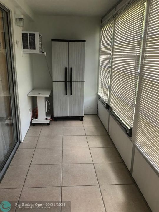 Active With Contract: $94,500 (1 beds, 1 baths, 595 Square Feet)