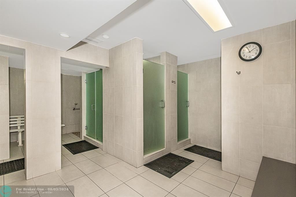 待售: $309,000 (1 贝兹, 2 浴室, 980 平方英尺)