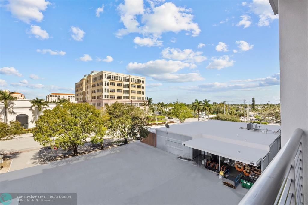 Active With Contract: $6,980 (2 beds, 2 baths, 1213 Square Feet)