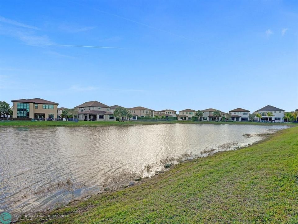 Recently Sold: $1,550,000 (5 beds, 5 baths, 4039 Square Feet)