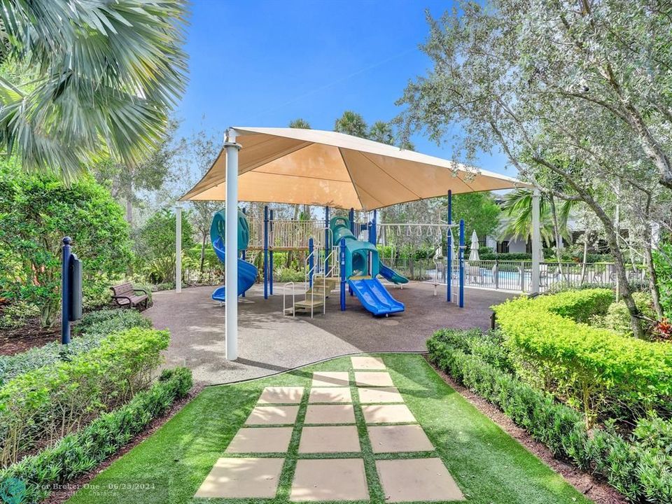 Recently Sold: $1,550,000 (5 beds, 5 baths, 4039 Square Feet)