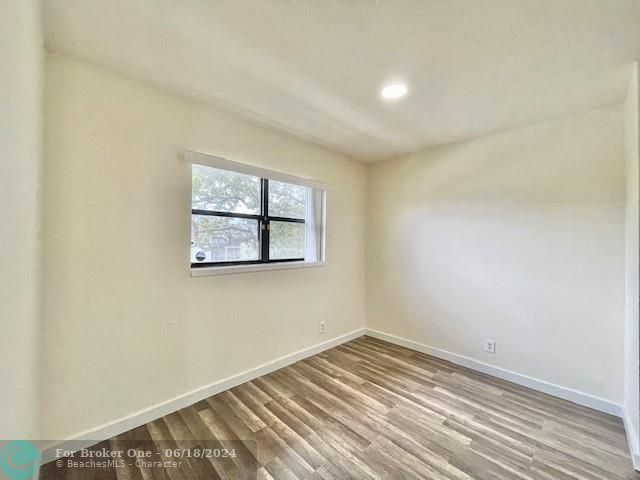 Active With Contract: $1,650 (1 beds, 1 baths, 704 Square Feet)