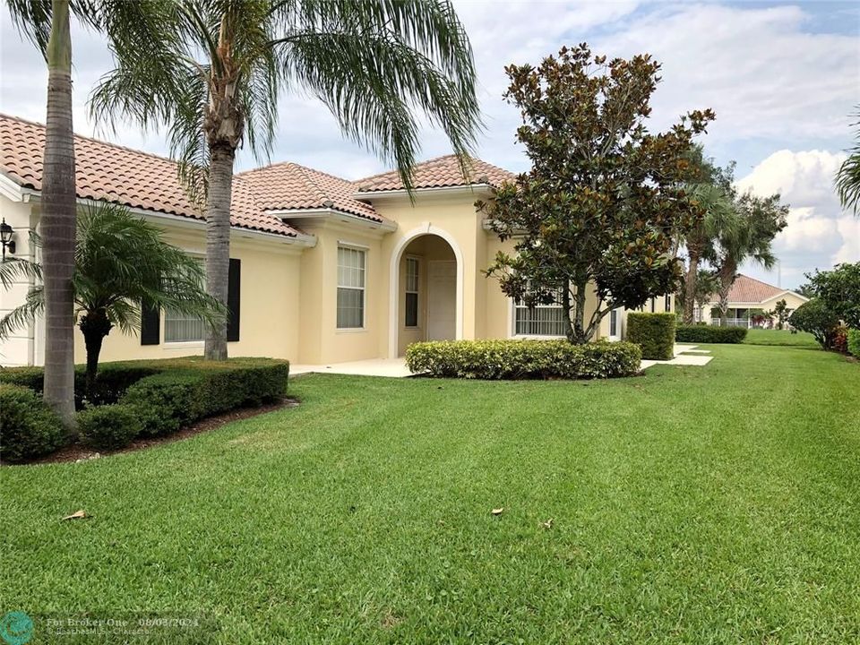 For Sale: $699,000 (3 beds, 3 baths, 2001 Square Feet)