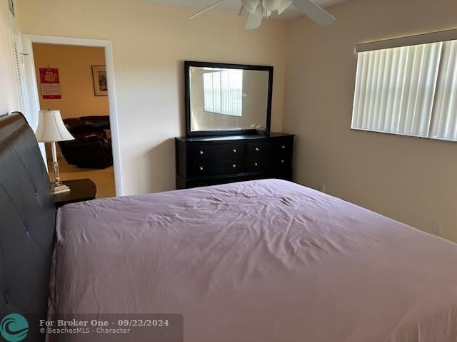 For Sale: $139,900 (2 beds, 2 baths, 990 Square Feet)