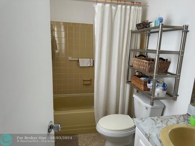 For Sale: $139,900 (2 beds, 2 baths, 990 Square Feet)