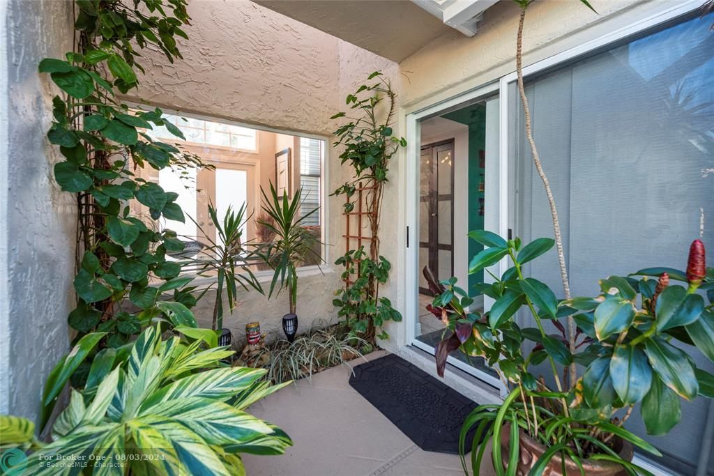 Recently Sold: $582,500 (2 beds, 2 baths, 1546 Square Feet)