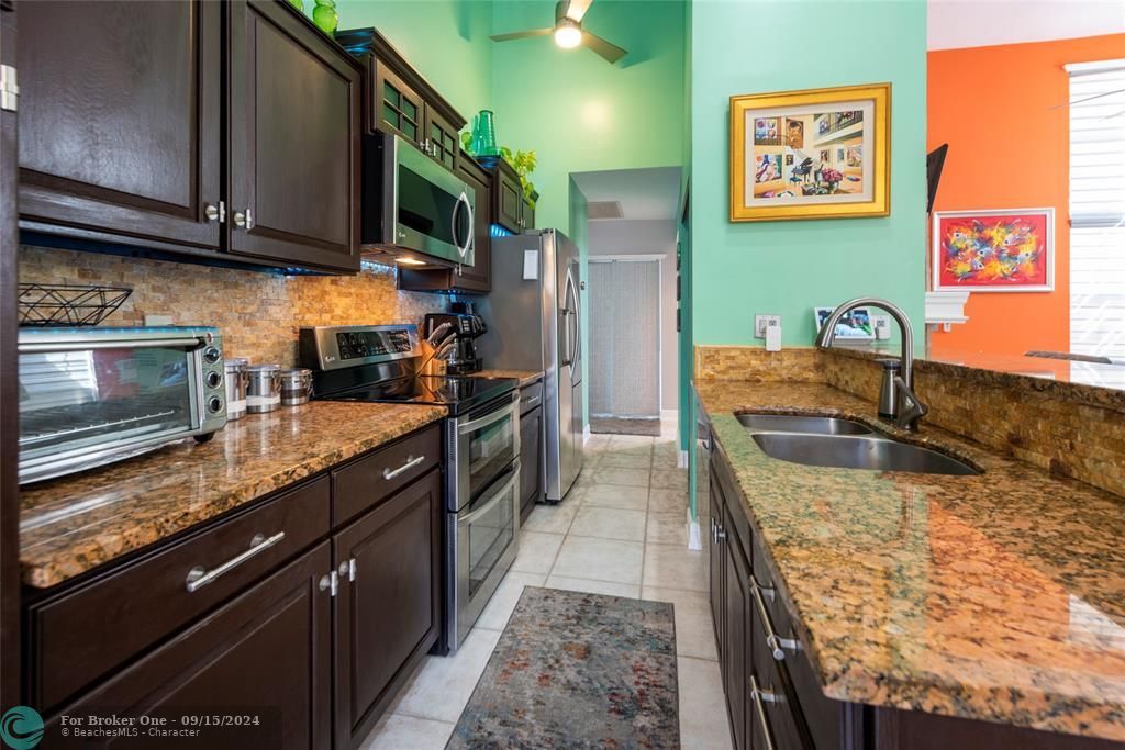 For Sale: $582,500 (2 beds, 2 baths, 1546 Square Feet)