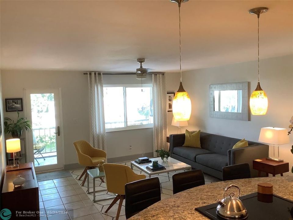 Recently Rented: $1,900 (1 beds, 1 baths, 722 Square Feet)