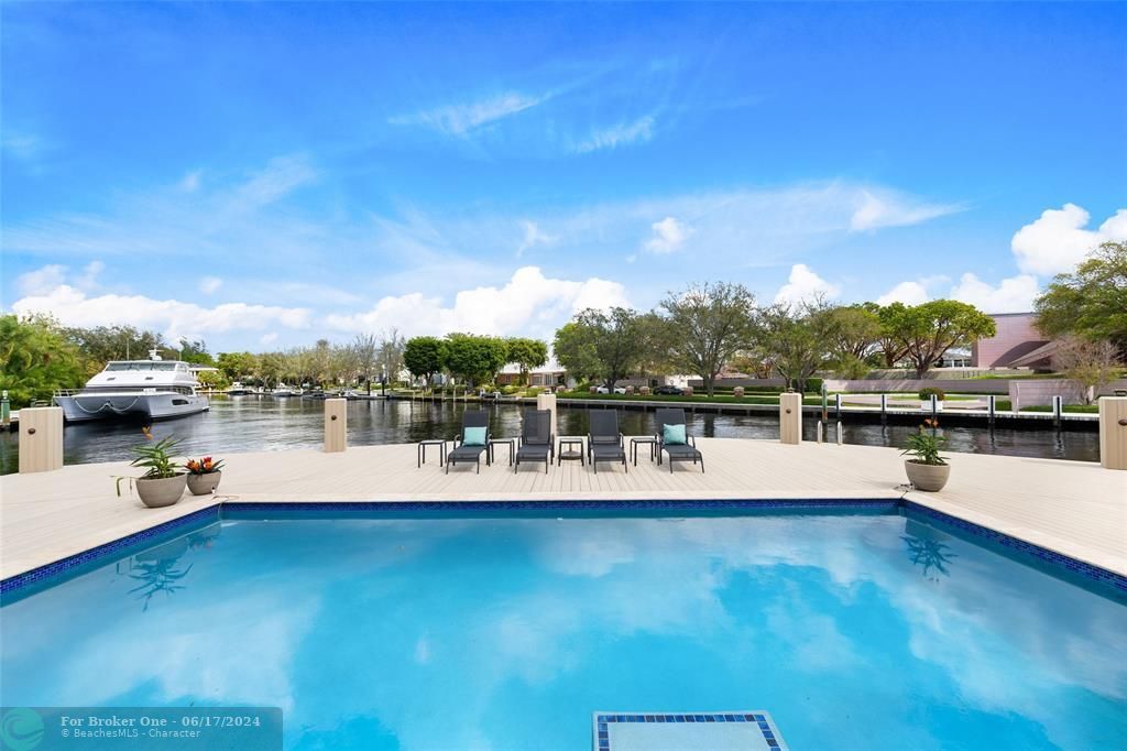 For Sale: $9,995,000 (5 beds, 5 baths, 7975 Square Feet)