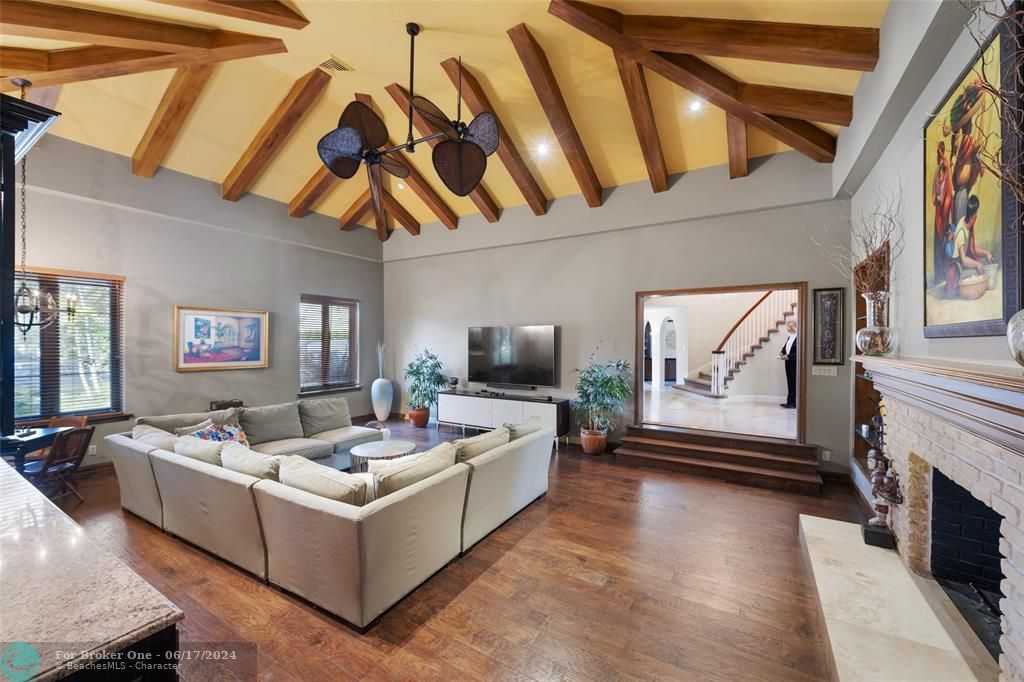 For Sale: $9,995,000 (5 beds, 5 baths, 7975 Square Feet)