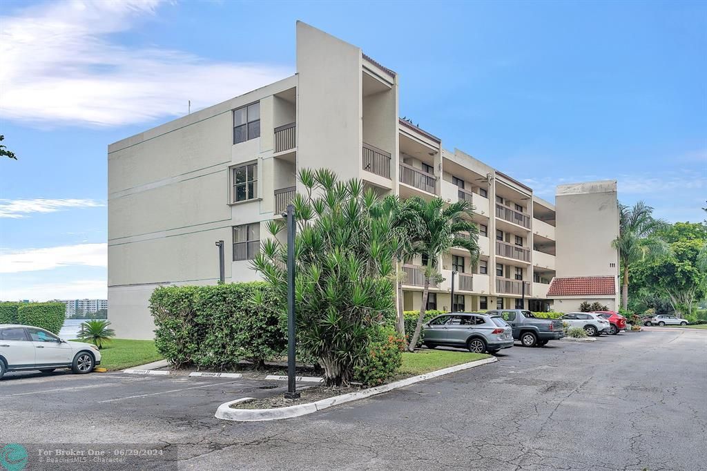 Active With Contract: $199,000 (2 beds, 2 baths, 920 Square Feet)