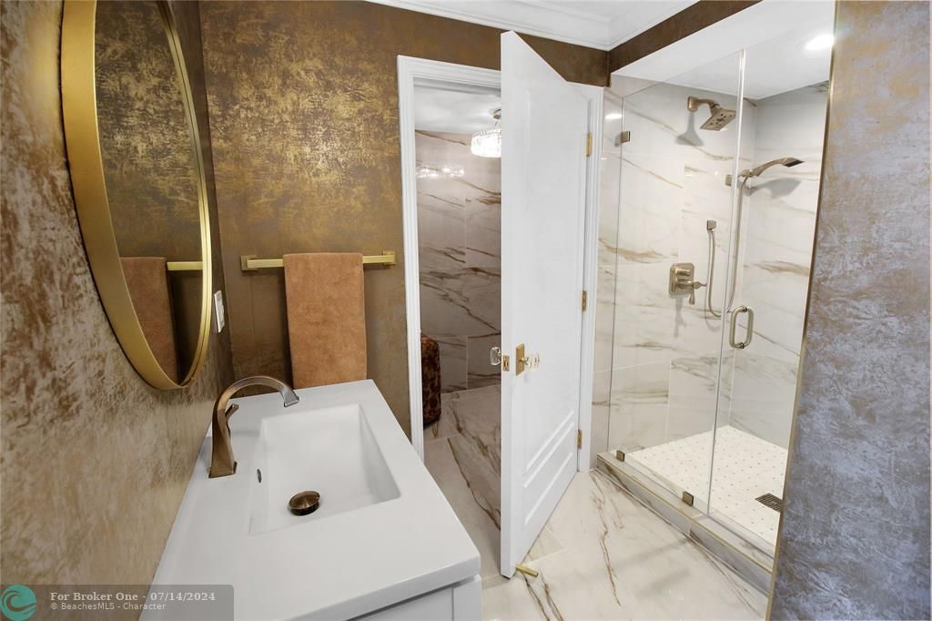 待售: $2,200,000 (2 贝兹, 2 浴室, 2050 平方英尺)