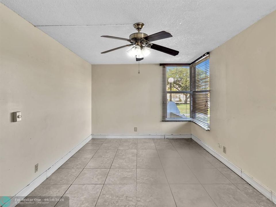 For Sale: $240,000 (2 beds, 2 baths, 1192 Square Feet)