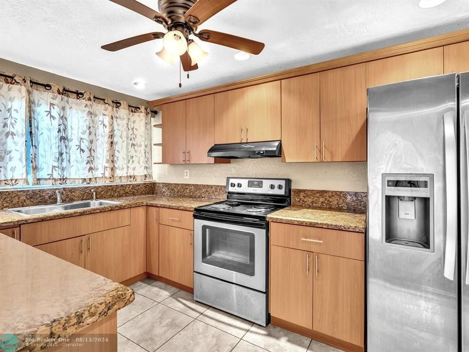 For Sale: $240,000 (2 beds, 2 baths, 1192 Square Feet)