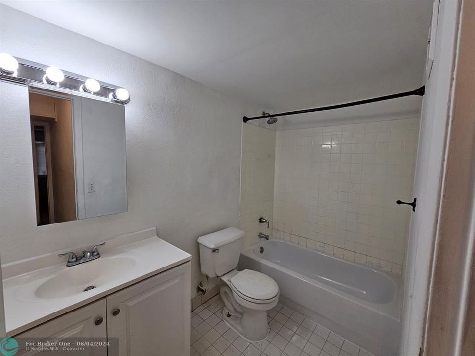 最近租的: $1,650 (1 贝兹, 1 浴室, 730 平方英尺)
