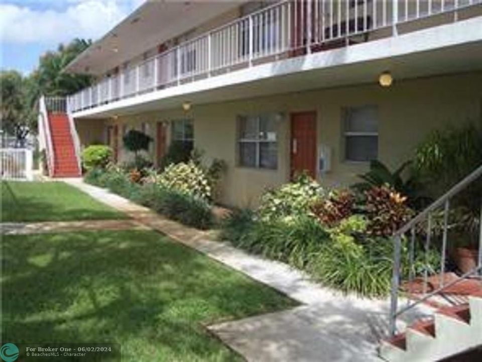 For Sale: $190,000 (2 beds, 1 baths, 800 Square Feet)