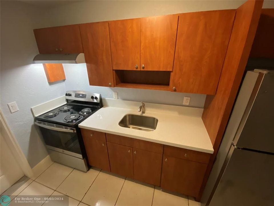 For Sale: $2,000 (2 beds, 1 baths, 2049 Square Feet)