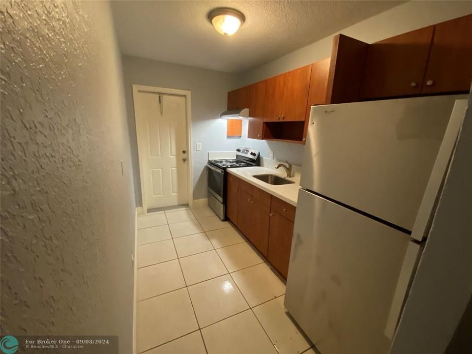 For Sale: $2,000 (2 beds, 1 baths, 2049 Square Feet)