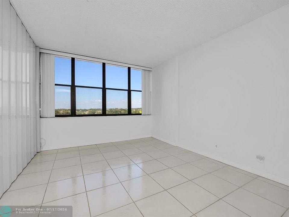 For Sale: $335,000 (2 beds, 2 baths, 1273 Square Feet)