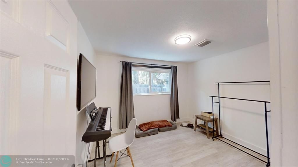 Recently Sold: $510,000 (3 beds, 2 baths, 1492 Square Feet)