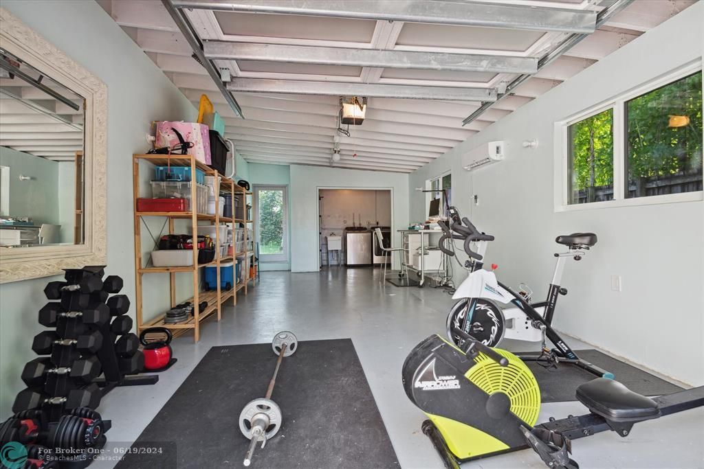 Active With Contract: $1,095,000 (3 beds, 2 baths, 1665 Square Feet)