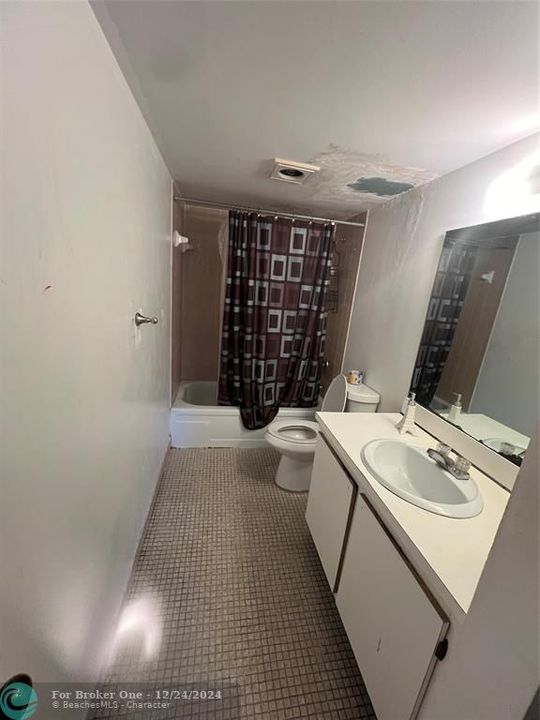 Active With Contract: $73,500 (1 beds, 1 baths, 833 Square Feet)