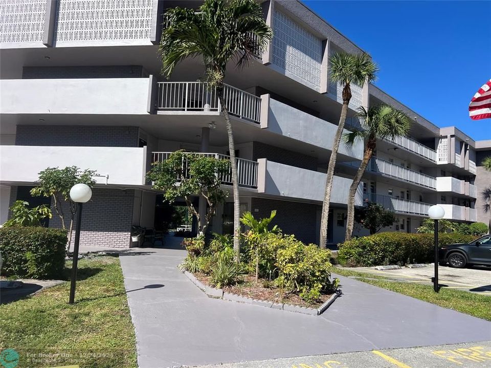 Active With Contract: $73,500 (1 beds, 1 baths, 833 Square Feet)