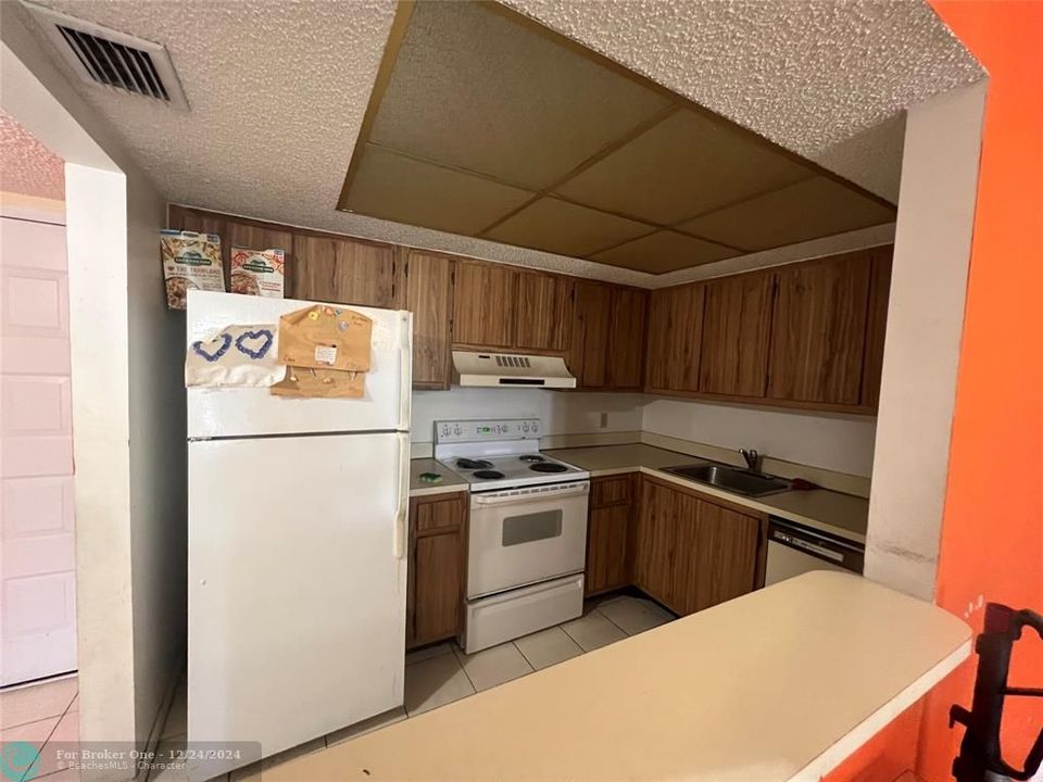 Active With Contract: $73,500 (1 beds, 1 baths, 833 Square Feet)