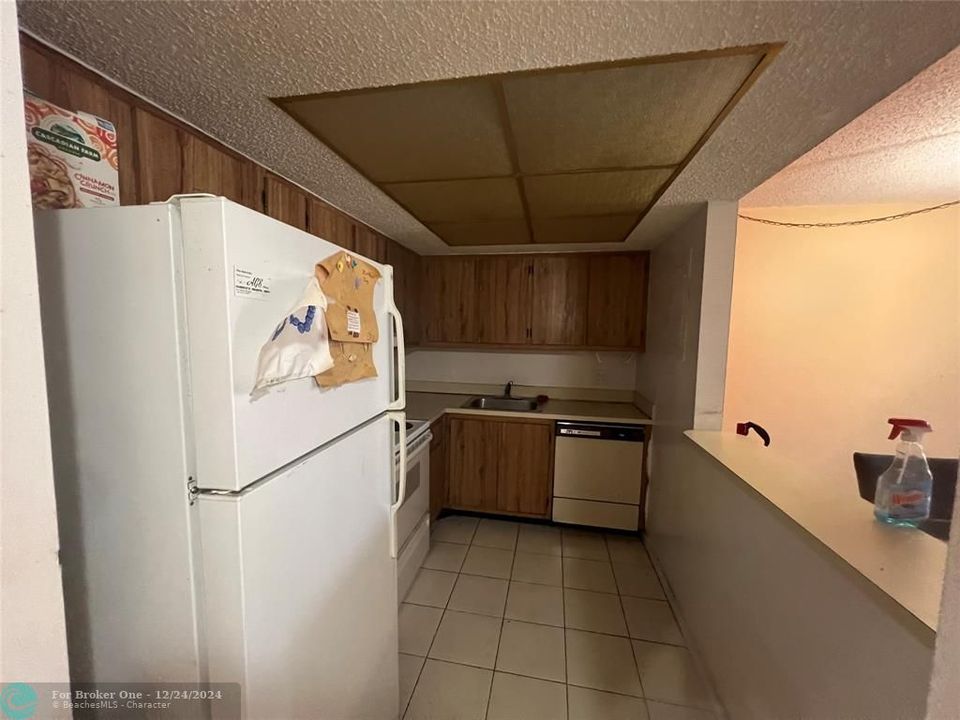 Active With Contract: $73,500 (1 beds, 1 baths, 833 Square Feet)