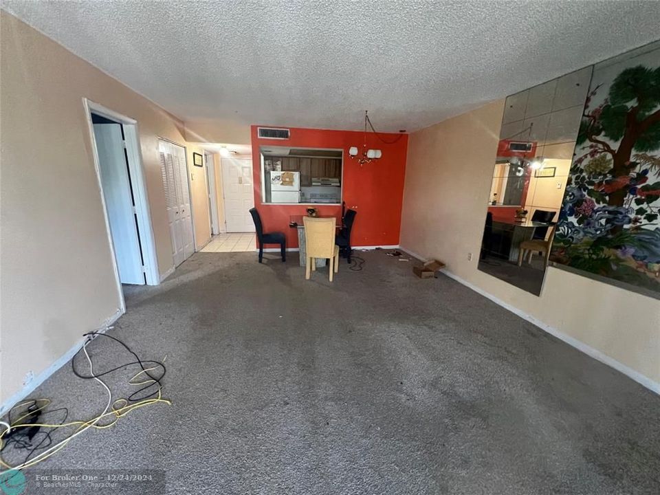 Active With Contract: $73,500 (1 beds, 1 baths, 833 Square Feet)