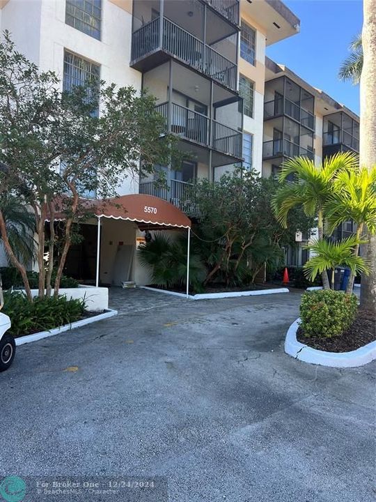 Active With Contract: $73,500 (1 beds, 1 baths, 833 Square Feet)