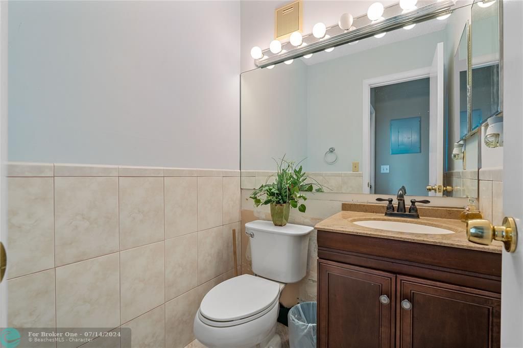 Recently Sold: $295,000 (2 beds, 2 baths, 1195 Square Feet)