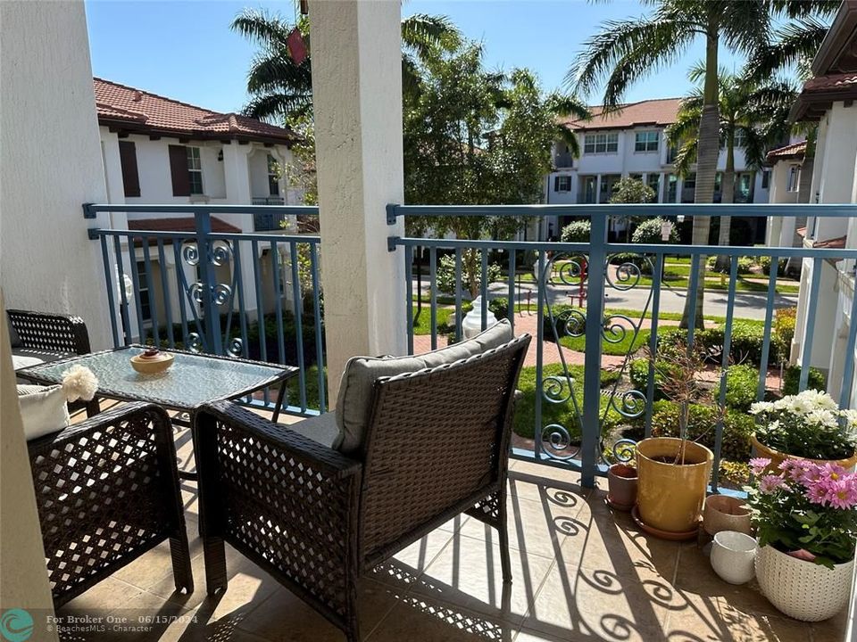 Recently Sold: $599,000 (3 beds, 3 baths, 2155 Square Feet)