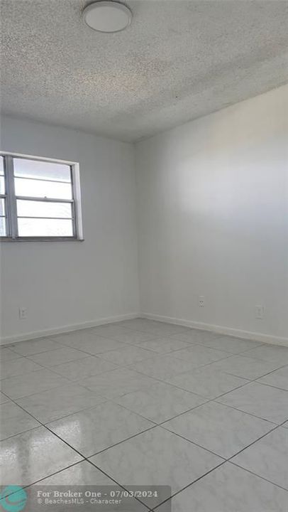 Active With Contract: $177,999 (2 beds, 2 baths, 1100 Square Feet)